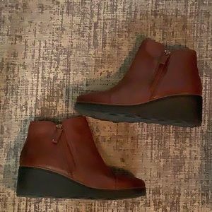 Clarks Brown Booties Ultimate Comfort Collection Size 8